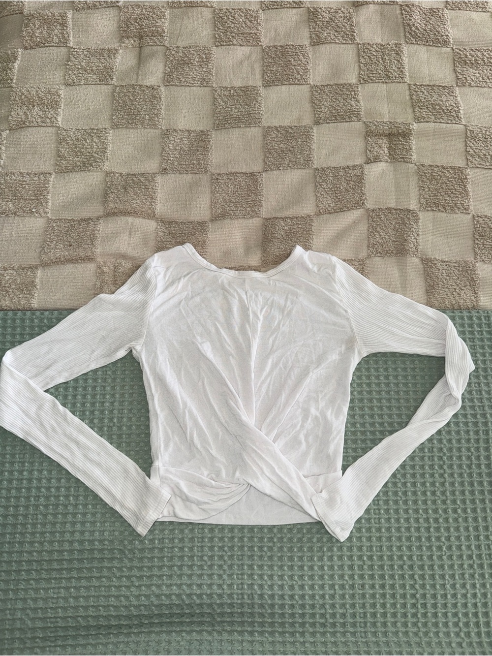 ALO Yoga Women's White Long Sleeve Twist-Front Top